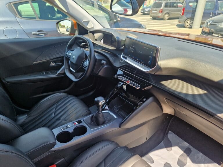 PEUGEOT 2008 1.2 PURE TECH ALLURE