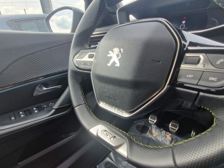PEUGEOT 2008 1.2 PURE TECH GT-Line