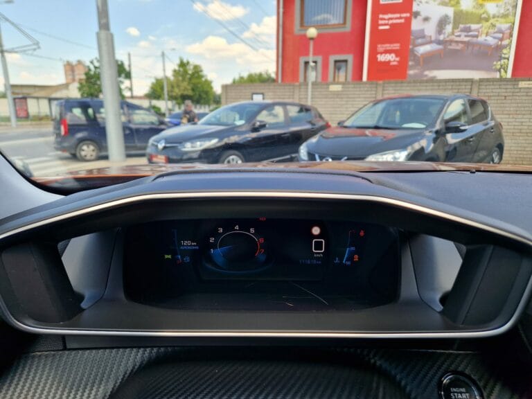 PEUGEOT 2008 1.2 PURE TECH ALLURE