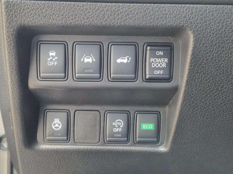 NISSAN X-TRAIL 2.0 dCi TEKNA 4X4 AUTOMATIC FACELIFT