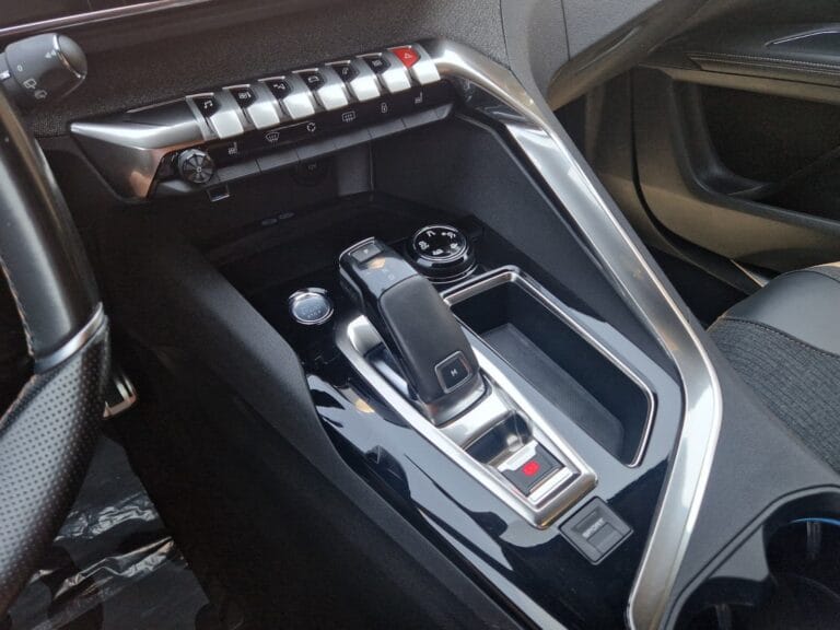 PEUGEOT 5008 1.6 PureTech GT Line AUTOMAT 7 LOCURI