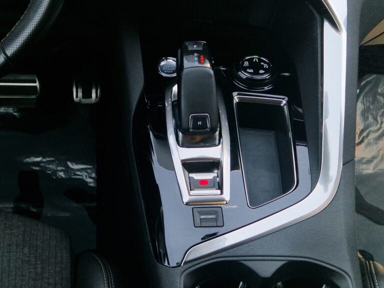 PEUGEOT 5008 1.6 PureTech GT Line AUTOMAT 7 LOCURI