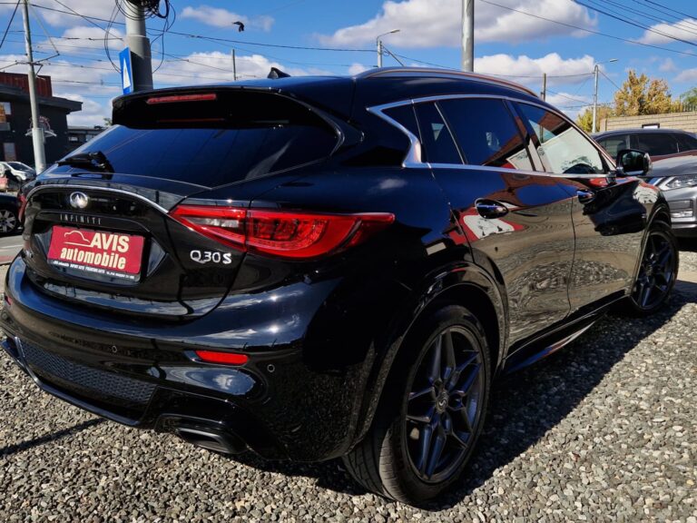 INFINITI Q30 2.0 Turbo Sport City Black AWD