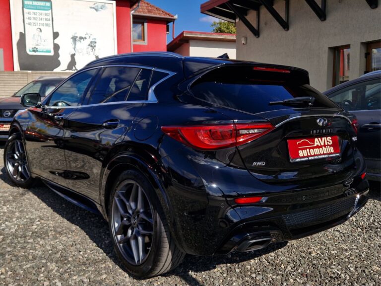 INFINITI Q30 2.0 Turbo Sport City Black AWD