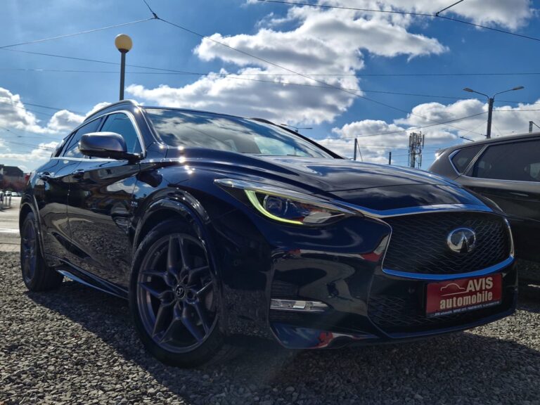 INFINITI Q30 2.0 Turbo Sport City Black AWD