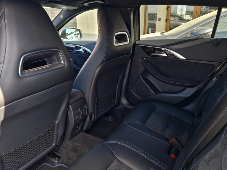 INFINITI Q30 2.0 Turbo Sport City Black AWD