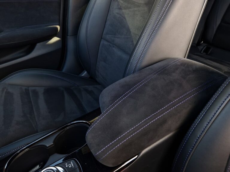 INFINITI Q30 2.0 Turbo Sport City Black AWD