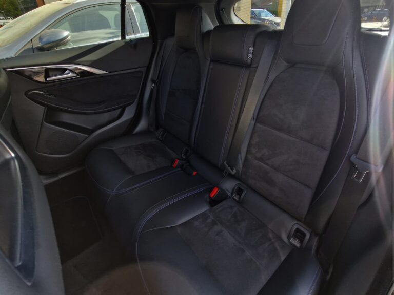 INFINITI Q30 2.0 Turbo Sport City Black AWD