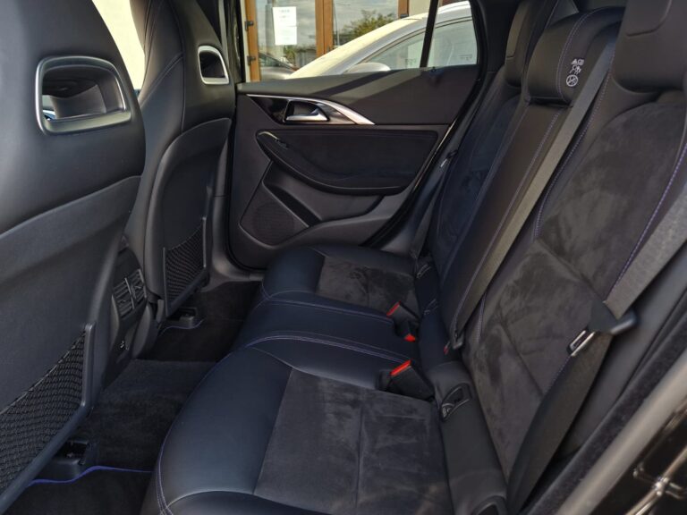 INFINITI Q30 2.0 Turbo Sport City Black AWD