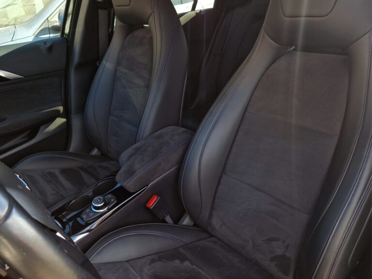INFINITI Q30 2.0 Turbo Sport City Black AWD