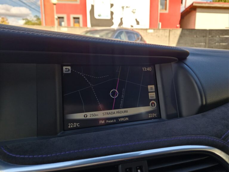 INFINITI Q30 2.0 Turbo Sport City Black AWD
